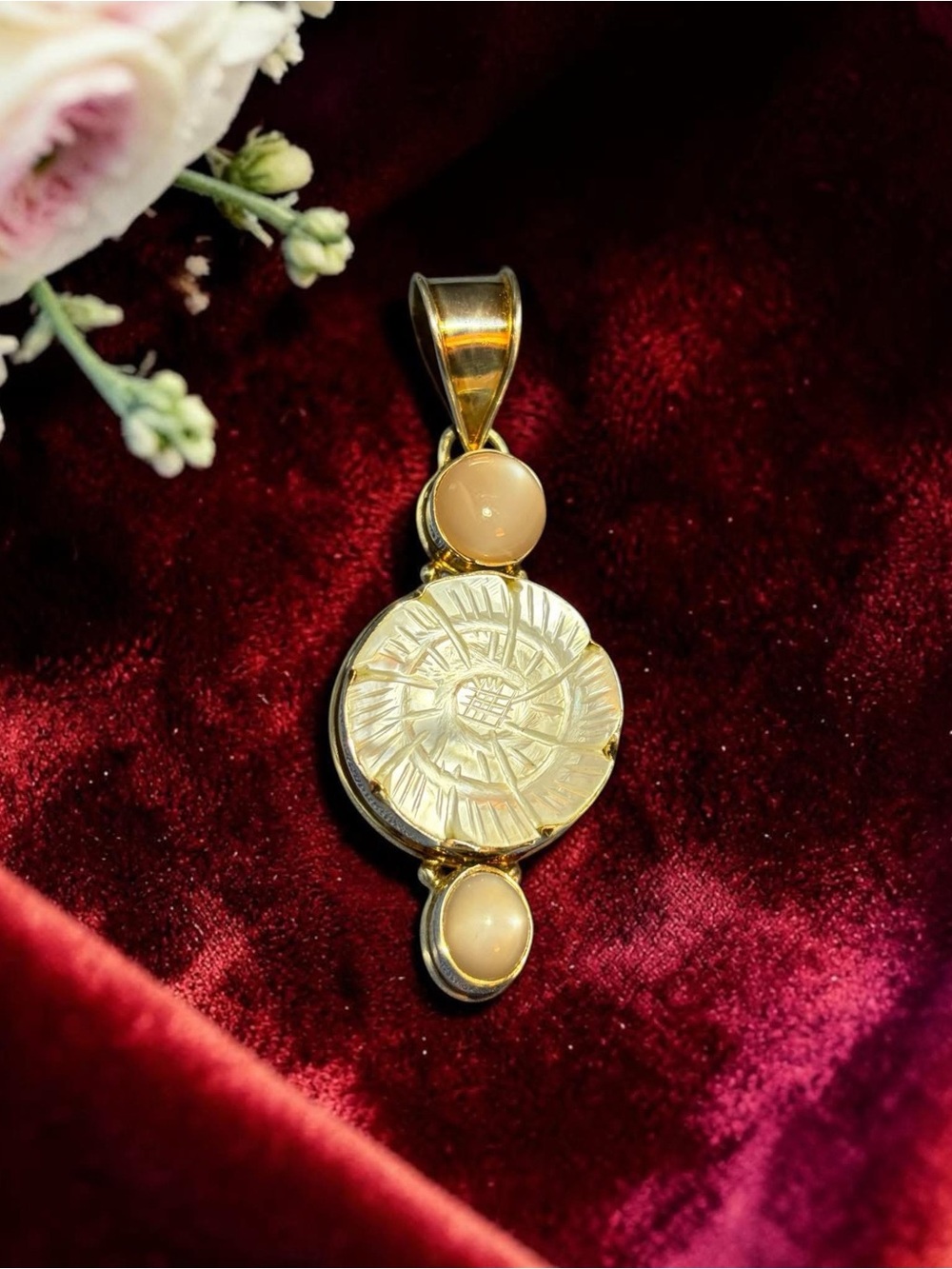 Sterling silver Designer Amy Kahn Russell carved mother-of-pearl flower pendant